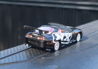 Illustration for article titled Supra Sunday...and two Vans